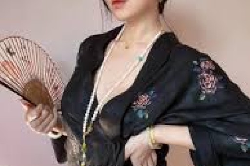 张凌赫评论区沦陷！连上8个热搜遭网友讽刺：39个人就崩溃了？